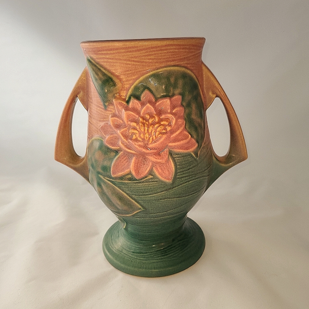 Roseville Waterlilly Pottery Vase